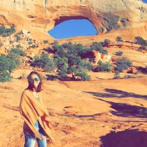 Meet your Posher, Elana